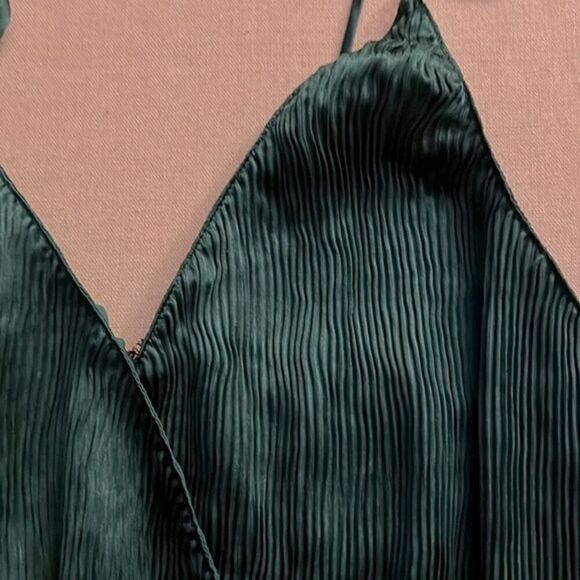 ASTR Emerald green the Astrid Top NWOT - S - Picture 6 of 13